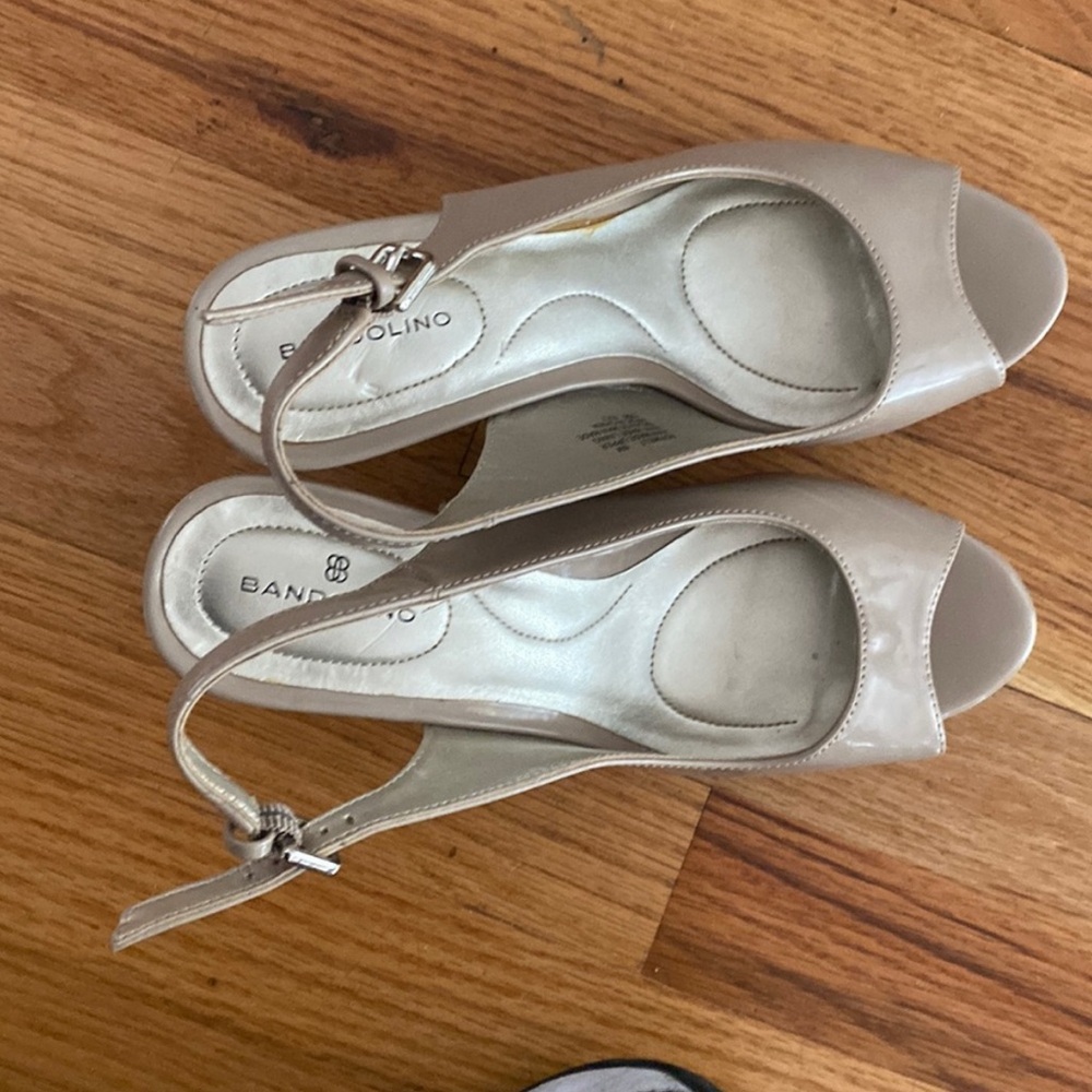 Bandolino Beige sandals size 6